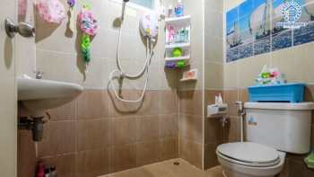 ****ทาวน์เฮ้าส์มือสองย่านนนทบุรี ม. บัวทองธานี 17 กาญจนาภิเษก บนเนื้อที่ 18 ตร.ว. ฟังก์ชัน 3 ห้องนอน 2 ห้องน้ำ 1 ที่จอดรถ บ้านพร้อมอยู่ บนทำเลเดินทางสะดวก เดินทางเข้าเมืองสะดวก เชื่อมต่อหลายเส้นทาง ใกล้รถไฟฟ้า "สถานีคลองบางไผ่" และเซ็นทรัลเวสต์เกต